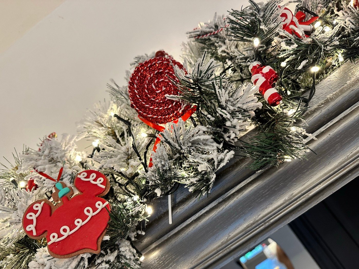 Détail des décorations de Noël de la cuisine