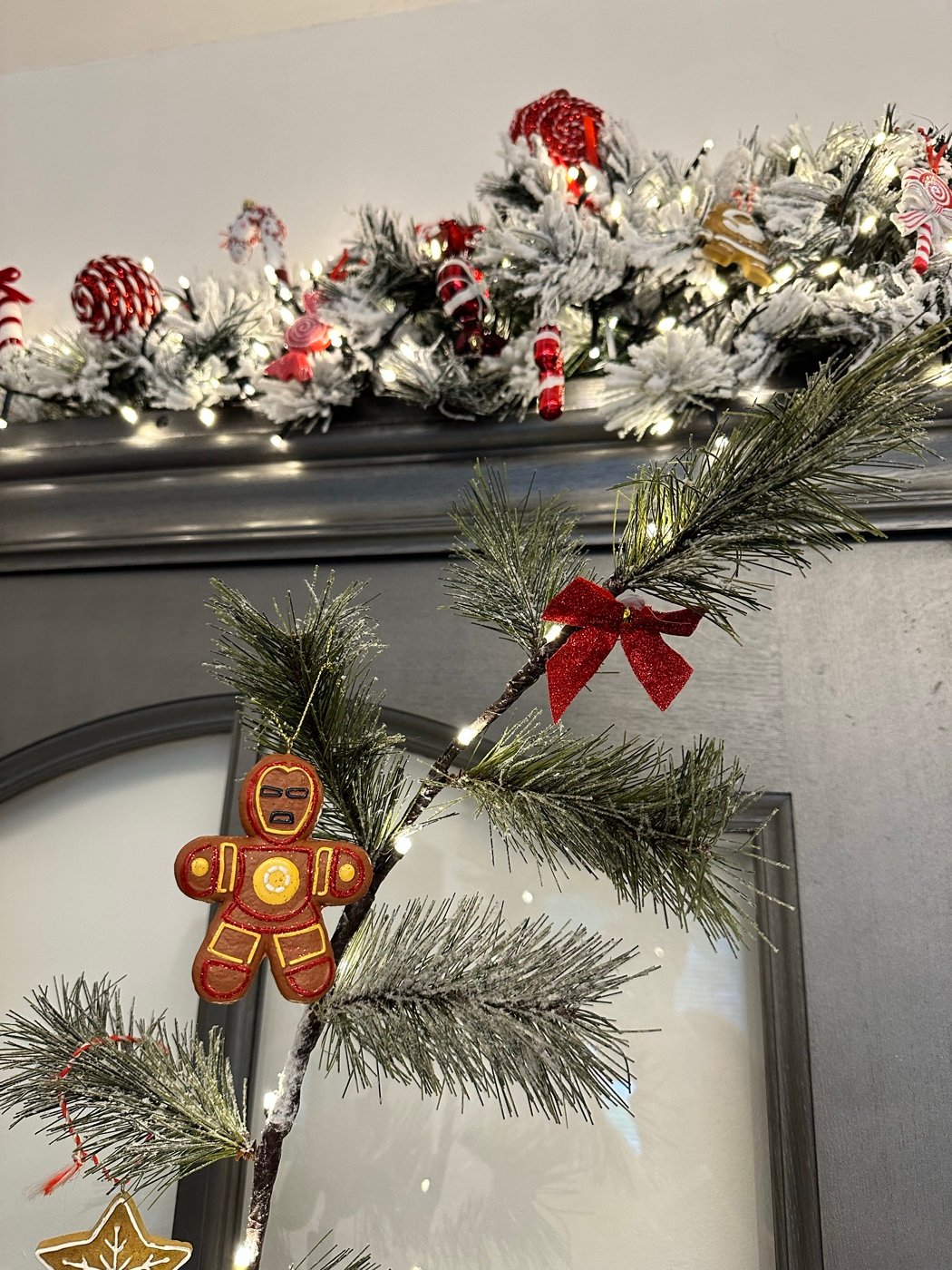 Détail gourmand du décor de Noël dans la cuisine